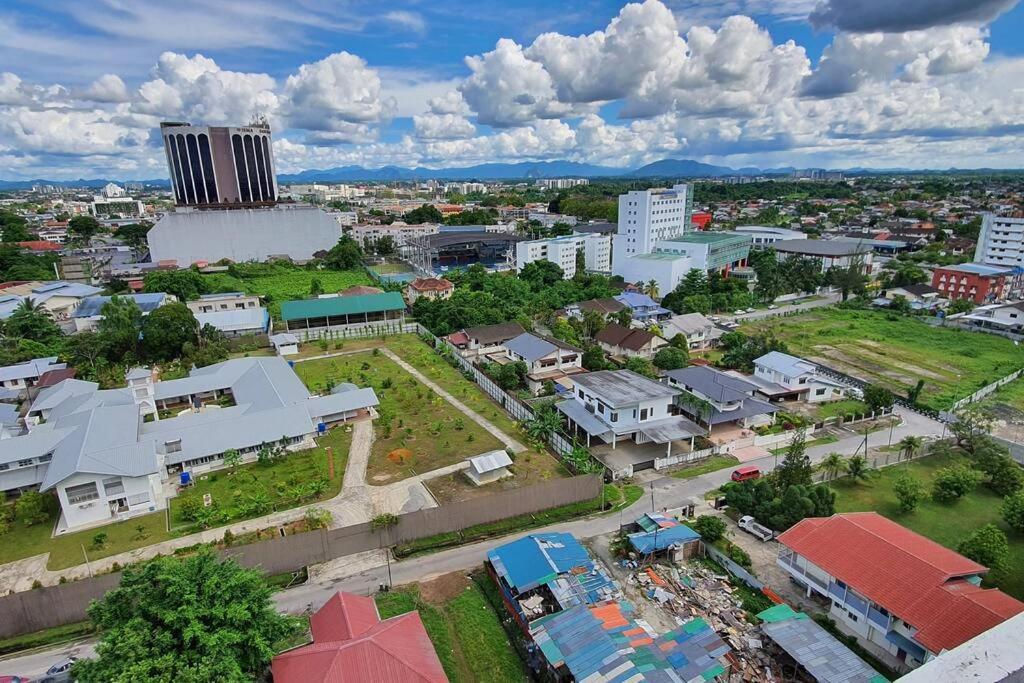 Kozi Square New Sgh Cozy Home Lv5B Кучинг Екстериор снимка