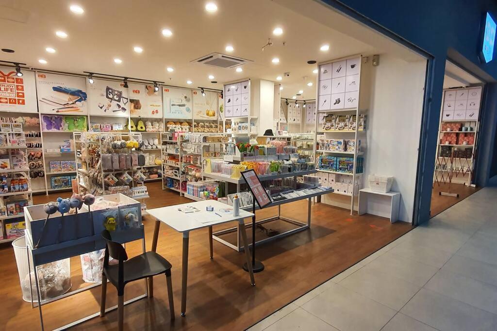 Kozi Square New Sgh Cozy Home Lv5B Кучинг Екстериор снимка