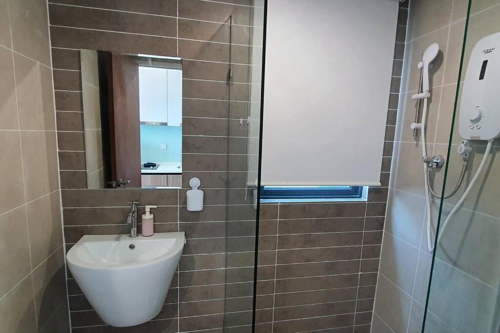 Kozi Square New Sgh Cozy Home Lv5B Кучинг Екстериор снимка